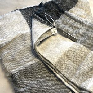 Women shawl- by Tahari